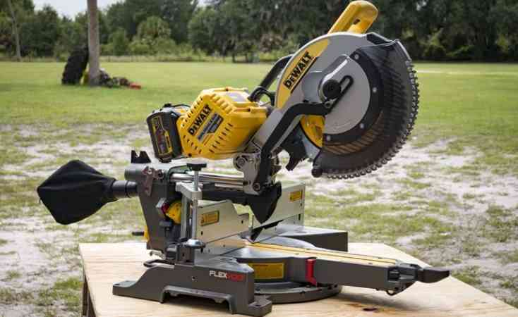 Read more about the article 10 Best Sliding Miter Saws under $200
